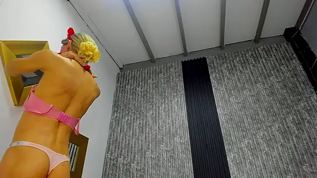 Caitlyn-Joness  online show from December 2025 03:29:01 PM