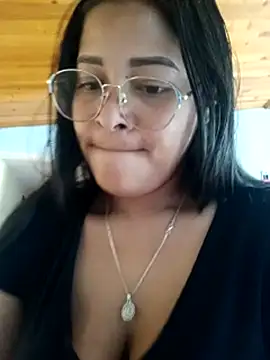 Luceroxxx7 online show from November 2025 04:29:01 PM