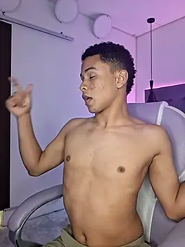 Liams18 online show from November 2025 03:05:01 AM