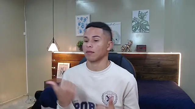 Liams18 online show from November 2025 12:53:02 PM