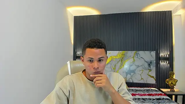 Liams18 online show from December 2025 01:34:01 AM