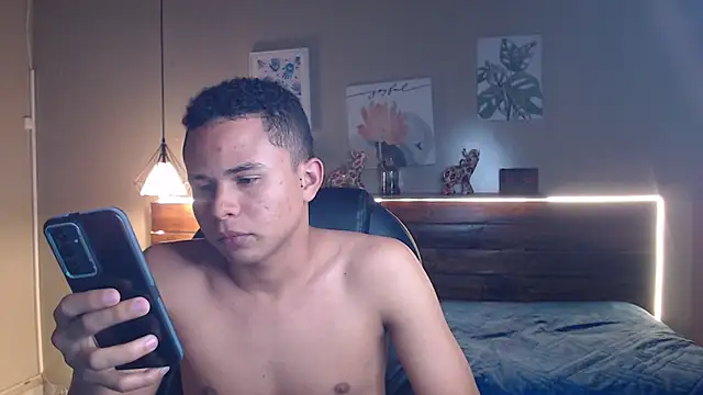 Liams18 online show from December 2025 02:46:02 PM