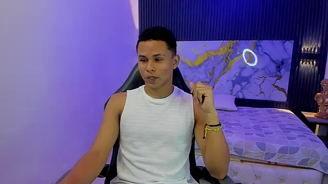 Liams18 online show from April 2026 02:42:01 AM