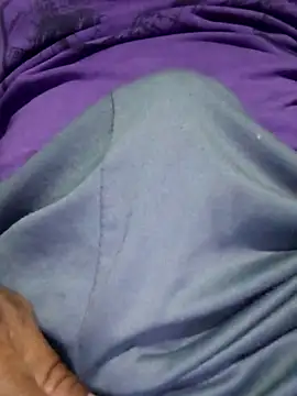 Snapshot of Alvaroz1992 chatting on November 2025 08:41:01 PM Alvaroz1992 online show from November 2025 08:41:01 PM