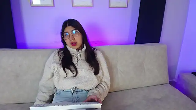 Mia Blair  online show from November 2025 04:34:01 AM