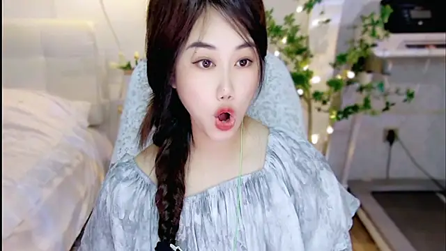 Snapshot of tutumissy chatting on December 2025 06:10:01 AM tutumissy online show from December 2025 06:10:01 AM