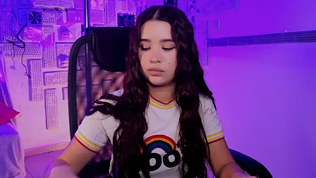 Snapshot of AnnaGarcias_ chatting on November 2025 01:01:02 PM AnnaGarcias online show from November 2025 01:01:02 PM