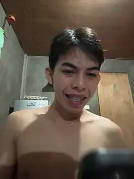 Snapshot of Urhotsilverboy chatting on March 2026 05:19:02 PM Urhotsilverboy online show from March 2026 05:19:02 PM