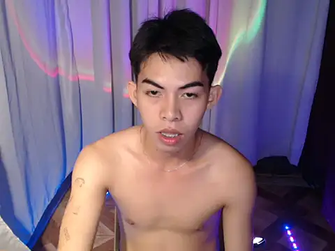 Snapshot of Urhotsilverboy chatting on April 2026 02:18:02 PM Urhotsilverboy online show from April 2026 02:18:02 PM