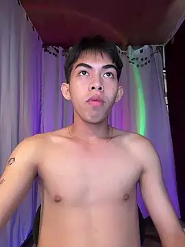 Snapshot of Urhotsilverboy chatting on April 2026 02:28:01 PM Urhotsilverboy online show from April 2026 02:28:01 PM