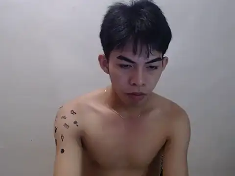 Snapshot of Urhotsilverboy chatting on April 2026 06:10:02 PM Urhotsilverboy online show from April 2026 06:10:02 PM