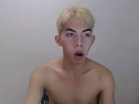 Urhotsilverboy online show from May 2026 11:38:01 AM