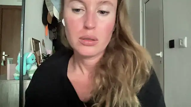 Ameli8 online show from November 2025 01:00:02 PM