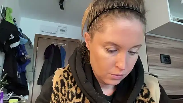 Ameli8 online show from February 2026 12:52:01 PM