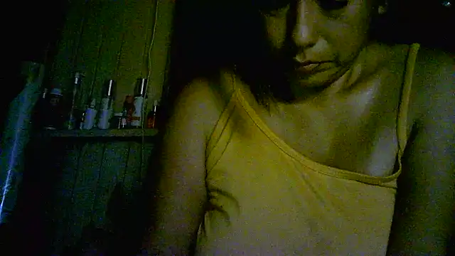 Snapshot of Zulreyna chatting on March 2026 04:07:02 AM Zulreyna online show from March 2026 04:07:02 AM