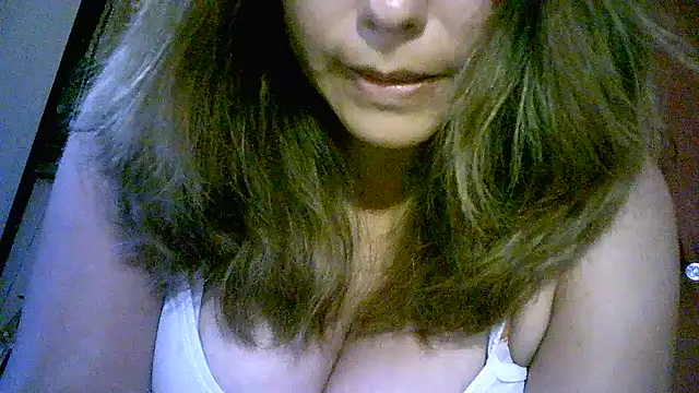 Snapshot of Zulreyna chatting on March 2026 03:01:01 AM Zulreyna online show from March 2026 03:01:01 AM