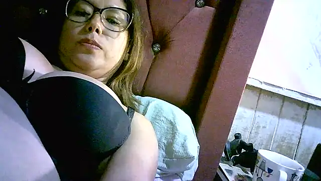 Snapshot of Zulreyna chatting on April 2026 03:46:02 AM Zulreyna online show from April 2026 03:46:02 AM