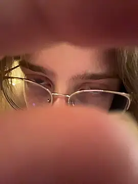 Snapshot of EveLunny chatting on March 2026 05:02:01 AM EveLunny online show from March 2026 05:02:01 AM