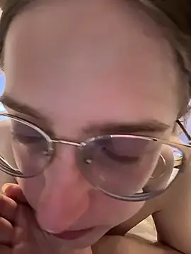 Snapshot of EveLunny chatting on April 2026 03:39:02 AM EveLunny online show from April 2026 03:39:02 AM