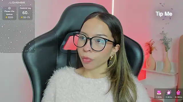 LuluuBerry online show from November 2025 02:10:01 PM