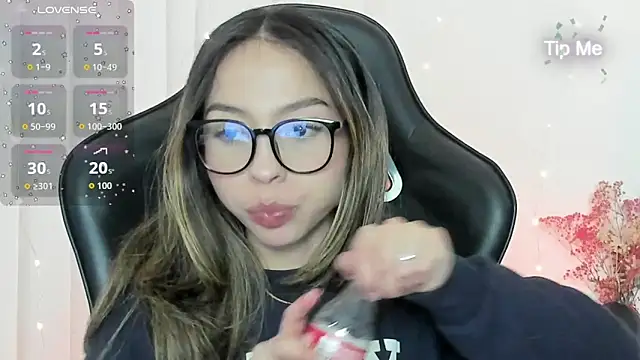 LuluuBerry online show from December 2025 09:44:01 PM