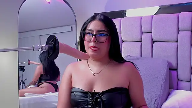 Amy whittee online show from December 2025 06:25:02 PM