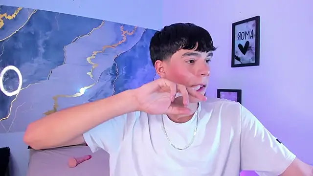 Isaac Kurtt online show from November 2025 07:14:02 PM