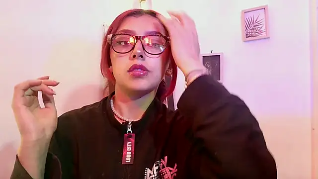 Snapshot of vaiolet_johansson chatting on November 2025 01:17:02 PM vaiolet johansson online show from November 2025 01:17:02 PM