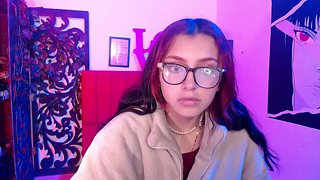 Snapshot of vaiolet_johansson chatting on November 2025 01:33:02 PM vaiolet johansson online show from November 2025 01:33:02 PM