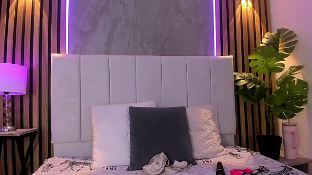 Snapshot of Carlotta_de_velour chatting on March 2026 03:12:02 AM Carlotta de velour online show from March 2026 03:12:02 AM