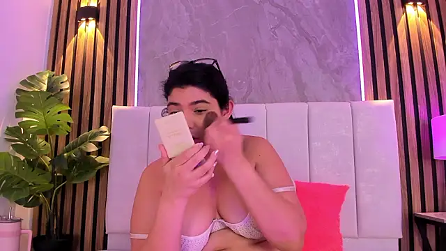 Snapshot of Carlotta_de_velour chatting on March 2026 03:11:02 AM Carlotta de velour online show from March 2026 03:11:02 AM