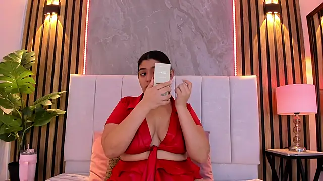 Snapshot of Carlotta_de_velour chatting on March 2026 03:17:01 AM Carlotta de velour online show from March 2026 03:17:01 AM