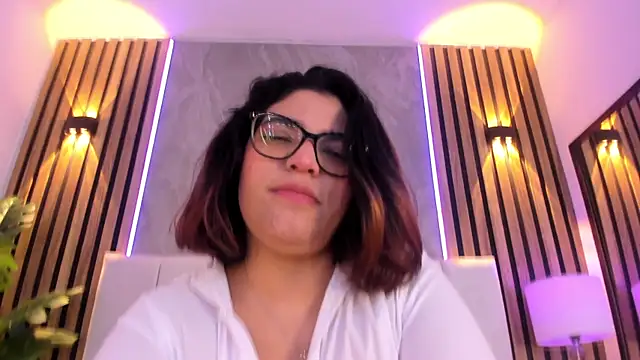 Snapshot of Carlotta_de_velour chatting on April 2026 02:46:02 AM Carlotta de velour online show from April 2026 02:46:02 AM