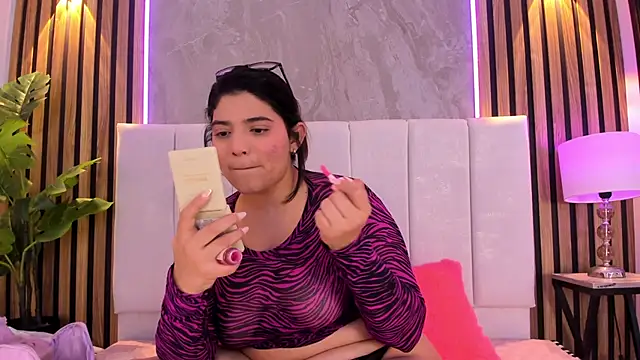 Snapshot of Carlotta_de_velour chatting on April 2026 12:09:02 AM Carlotta de velour online show from April 2026 12:09:02 AM
