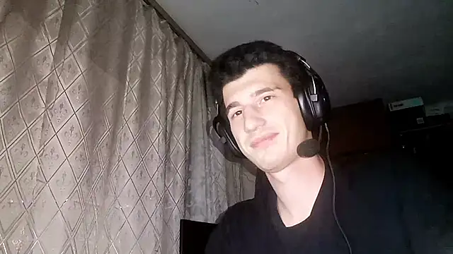 JamesLagerfeld online show from November 2025 10:19:02 PM