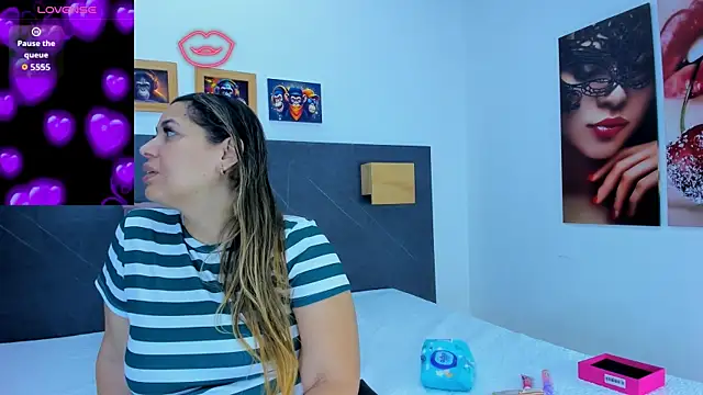 Andhrea Vale online show from April 2026 12:20:01 PM