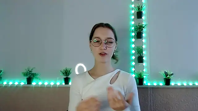 Snapshot of Curlyyy_Girl chatting on November 2025 11:43:01 AM Curlyyy Girl online show from November 2025 11:43:01 AM