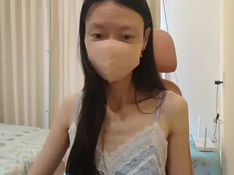 Lil-Cherries online show from April 2026 01:39:01 AM