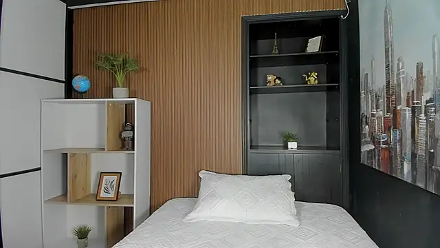 Snapshot of ZarinaWynne chatting on March 2026 03:55:02 PM ZarinaWynne online show from March 2026 03:55:02 PM