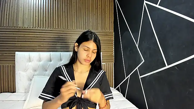 Snapshot of ZarinaWynne chatting on March 2026 01:00:01 PM ZarinaWynne online show from March 2026 01:00:01 PM