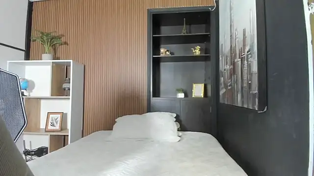 Snapshot of ZarinaWynne chatting on March 2026 05:03:01 PM ZarinaWynne online show from March 2026 05:03:01 PM