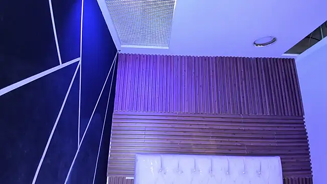 Snapshot of ZarinaWynne chatting on April 2026 03:20:02 PM ZarinaWynne online show from April 2026 03:20:02 PM