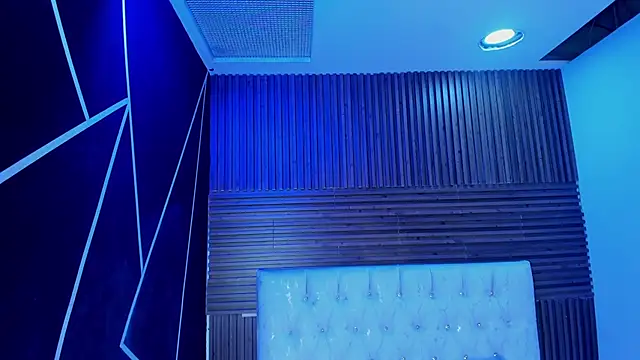 Snapshot of ZarinaWynne chatting on April 2026 01:05:02 PM ZarinaWynne online show from April 2026 01:05:02 PM