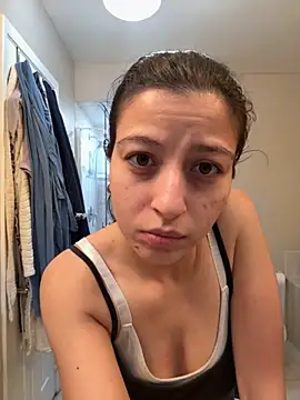 Snapshot of SaintNina chatting on November 2025 01:05:01 AM SaintNina online show from November 2025 01:05:01 AM