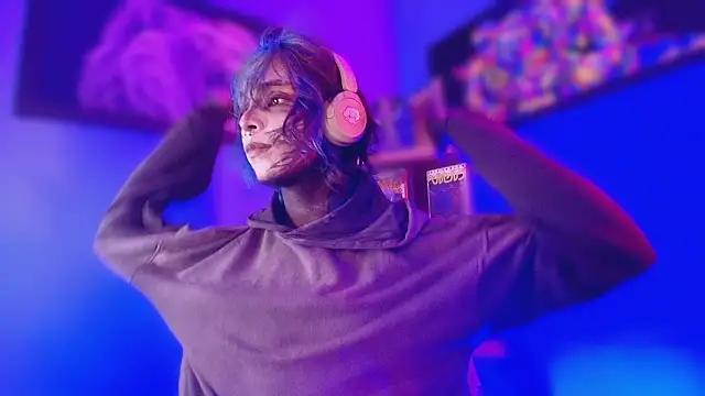 Snapshot of luxiel_ chatting on March 2026 11:22:02 PM luxiel online show from March 2026 11:22:02 PM