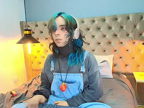 Snapshot of luxiel_ chatting on April 2026 09:05:02 PM luxiel online show from April 2026 09:05:02 PM