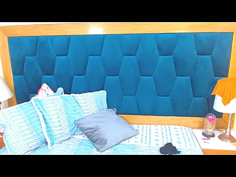 Snapshot of morrigan_luxus2 chatting on December 2025 11:31:01 PM morrigan luxus2 online show from December 2025 11:31:01 PM