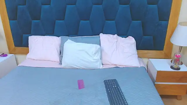 Snapshot of morrigan_luxus2 chatting on January 2026 07:11:01 PM morrigan luxus2 online show from January 2026 07:11:01 PM