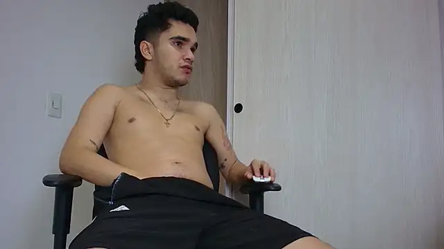 Snapshot of BrandoCraw chatting on December 2025 01:22:01 AM BrandoCraw online show from December 2025 01:22:01 AM