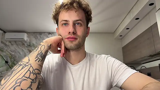 dominantrodri online show from June 2026 08:11:01 PM